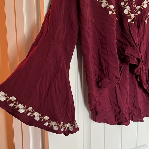 NWT Small Wine Floral Embroidery Jodifil Bell Sleeve Boutique Top - Picture 2 of 4